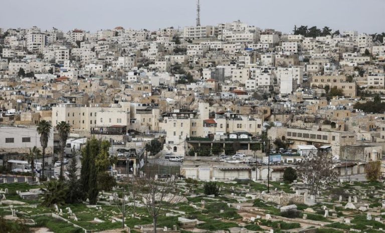 80 دولة ومنظمة تدين سعي “إسرائيل” لنهب أراضٍ الضفة الغربية