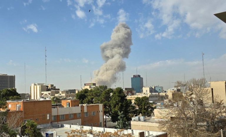 قتيل و4 إصابات بالإمارات و12 جريحاً بالكويت جراء القصف الإيراني