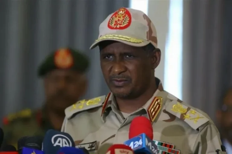استقبال حميدتي بأوغندا يثير انتقادات دولية واتهامات بجرائم إنسانية بالسودان
