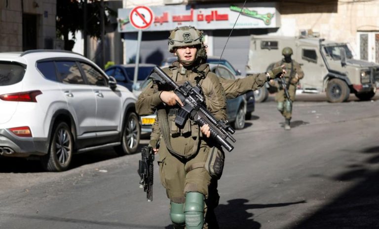 جيش الاحتلال يعتدي على طاقم “الجزيرة” بالرصاص شمال الضفة