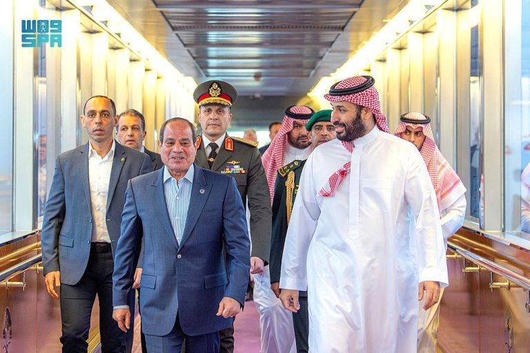 السيسي ومحمد بن سلمان يؤكدان في جدة ضرورة تنفيذ وقف إطلاق النار في غزة ورفض التهجير