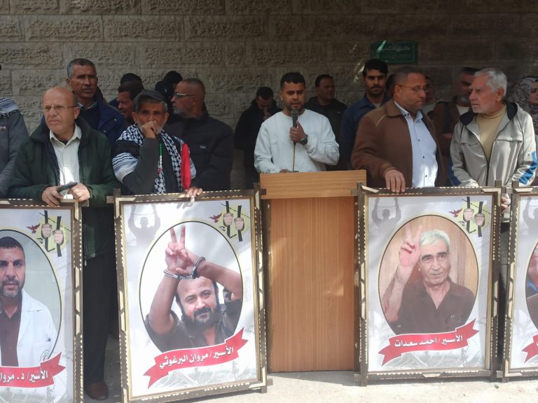 عائلات المعتقلين الفلسطينيين تتحرك للمطالبة بضرورة وقف الانتهاكات داخل السجون