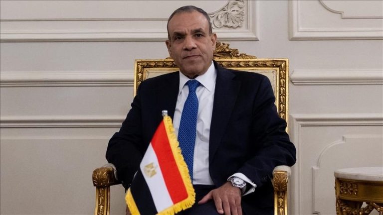وزيرا خارجية الكويت ومصر يبحثان العلاقات الثنائية والتطورات الإقليمية وسط توتر كويتي.عراقي