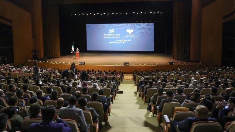 250 ألف زائر في اليوم الأول لمعرض دمشق الدولي للكتاب