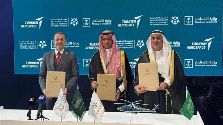 تركيا والسعودية توقعان مذكرة تفاهم للإنتاج المشترك لمروحية «غوكباي» داخل المملكة