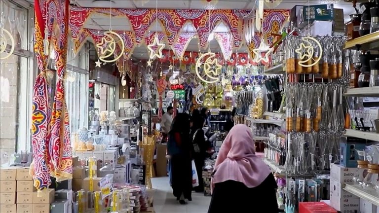 صنعاء تستقبل رمضان 2026 بزينة الفوانيس رغم الأزمة الاقتصادية