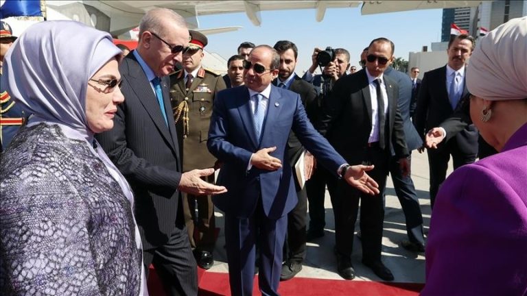 الرئيس عبد الفتاح السيسي يستقبل الرئيس التركي رجب طيب أردوغان في القاهرة
