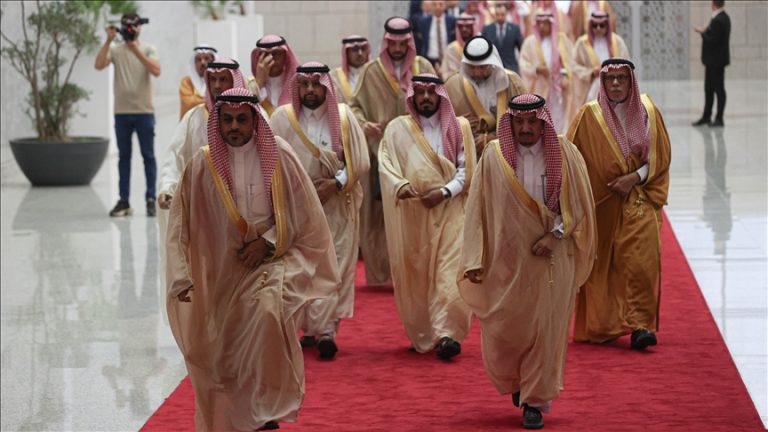 وفد اقتصادي سعودي يصل دمشق لتوقيع اتفاقيات في الطيران والاتصالات والبنية التحتية
