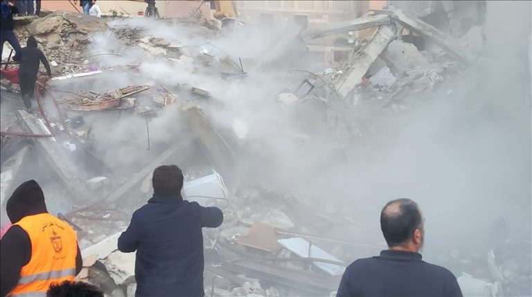 صحيفة عبرية: إسرائيل ألقت 6 قنابل متزامنة على 3 مقرات لحزب الله في بعلبك