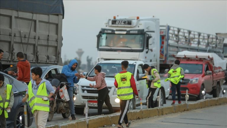 إفطار الطرق في مصر.. ممر خير لملايين أدركهم أذان المغرب على السفر