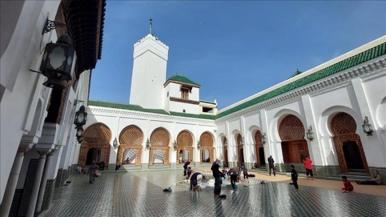 المغرب يوفد 320 إمامًا وأستاذًا جامعيًا إلى 15 دولة لتوعية المغتربين خلال رمضان