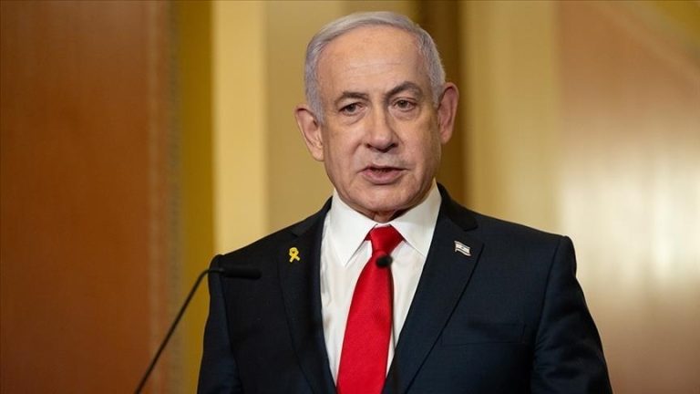 نتنياهو يوجّه ببحث تغيير ختم جوازات الفلسطينيين عبر رفح من “دولة فلسطين” إلى “مجلس السلام”