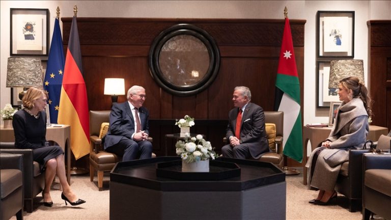 ملك الأردن يدعو لوقف التصعيد في الضفة ويرفض قرارات السيطرة على الأراضي خلال لقائه الرئيس الألماني