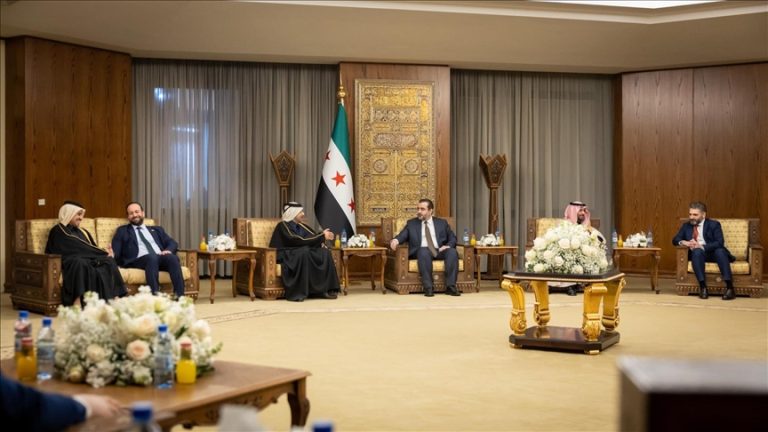 سوريا والسعودية وقطر تبحث تعزيز التعاون الثقافي على هامش افتتاح معرض دمشق الدولي للكتاب