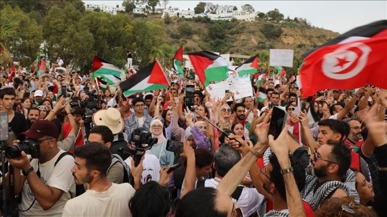 وقفة في تونس تندد بمشروع «قانون إعدام الأسرى» وتدين الانتهاكات داخل السجون الإسرائيلي