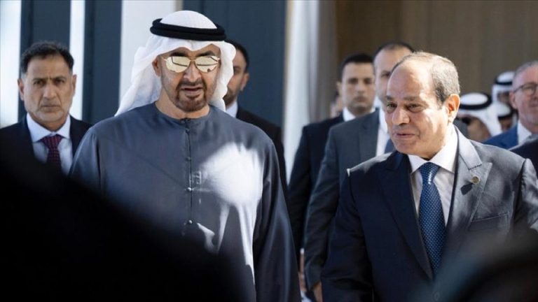 السيسي يبدأ زيارة إلى أبوظبي ويلتقي محمد بن زايد لبحث العلاقات الثنائية والقضايا الإقليمية