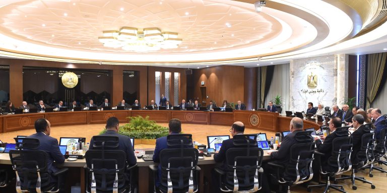 تحركات مكثفة داخل أروقة الحكومة تثير التكهنات حول مصير وزراء مهددون بالرحيل