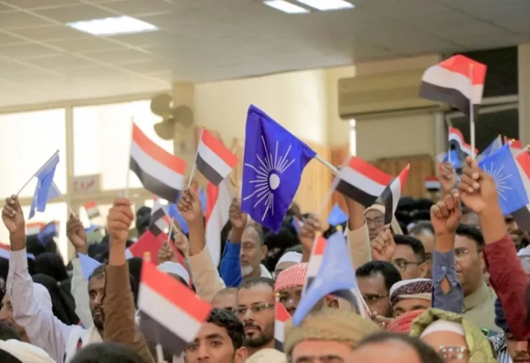 حزب الإصلاح يواجه اتهامات مباشرة بتعميق الأزمات المعيشية والأمنية في مدينة تعز