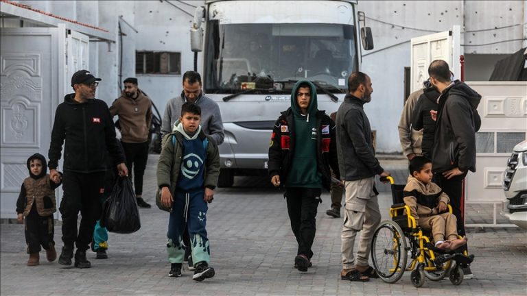 الهلال الأحمر الفلسطيني: مغادرة 44 فلسطينيًا غزة عبر معبر رفح وسط قيود إسرائيلية مشددة