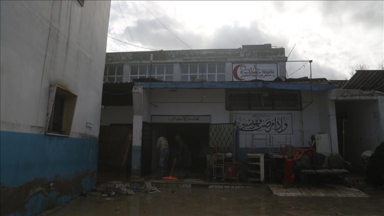 خروج مستشفى عين البيضا عن الخدمة في إدلب بسبب السيول والأمطار الغزيرة