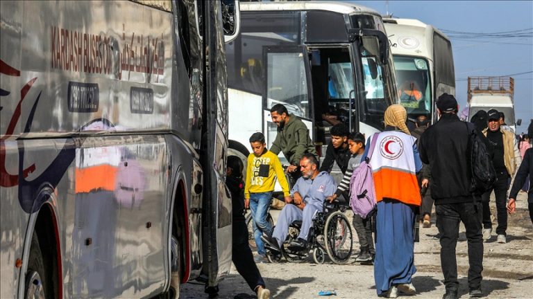 الهلال الأحمر الفلسطيني: مغادرة 47 شخصًا من غزة عبر معبر رفح ضمن الدفعة الثامنة