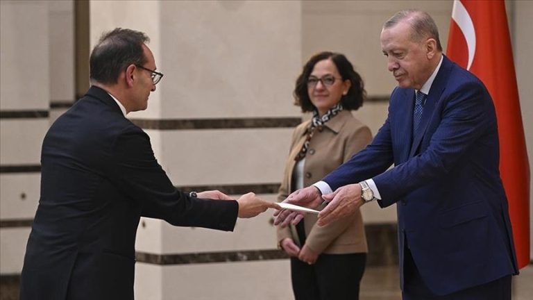 أردوغان يتسلم أوراق اعتماد سفراء إيطاليا والأرجنتين وقطر لدى أنقرة