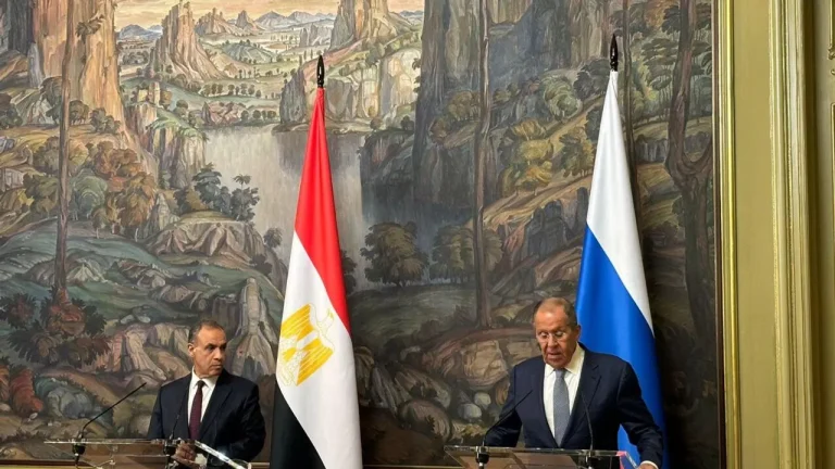 وزيرا خارجية مصر وروسيا يبحثان جهود خفض التصعيد في الشرق الأوسط