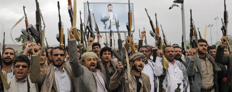 مجلس القيادة اليمني يناقش تنفيذ عملية واسعة ضد جماعة الحوثي إذا ساندت إيران عسكريا