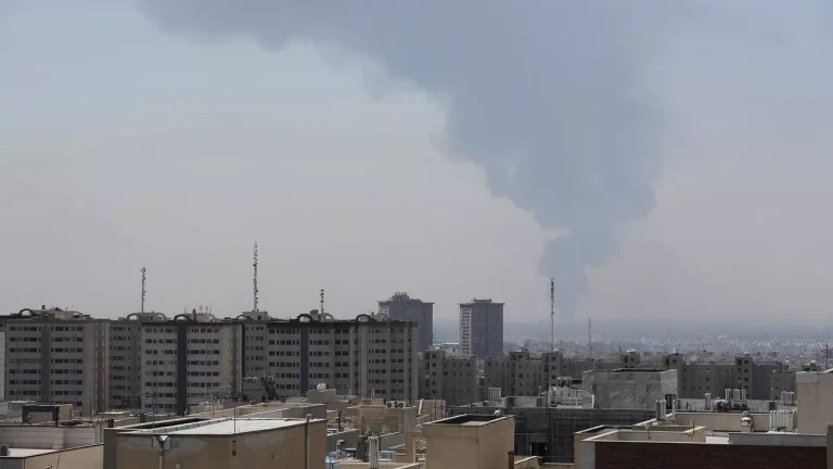 إسرائيل تستهدف منشأة بوشهر للغاز في إيران