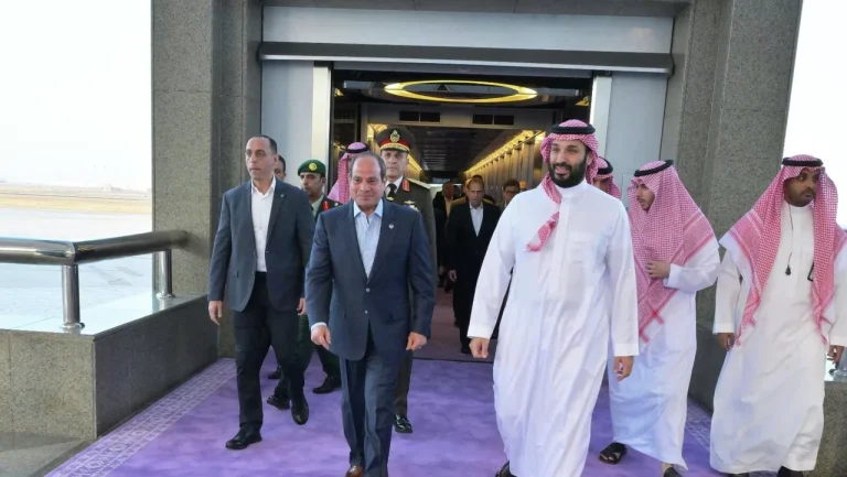 ولي العهد السعودي: مصر قلب العالم العربي ولن ننسى موقفها في الأزمة