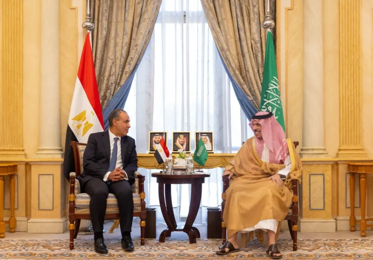 السعودية تبحث مع سوريا ومصر تداعيات التصعيد الإقليمي