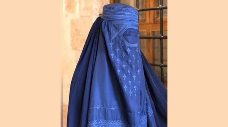 تصاعد مأساة المرأة الأفغانية مع اقتراب اليوم العالمي للمرأة