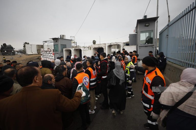 الاحتلال الإسرائيلي يفرض قيودا حديدية تمنع المصلين من دخول المسجد الأقصى المبارك