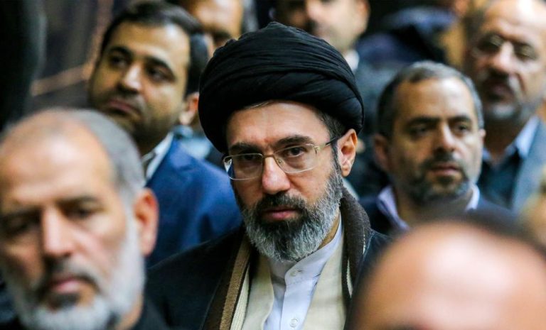 مجتبى خامنئي: سنواصل استهداف قواعد أمريكا بالمنطقة