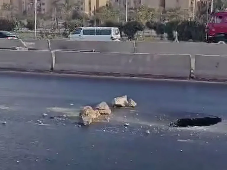 تداعيات الهبوط الأرضي في طريق الواحات والخلل الفني بقطاع البنية التحتية بمدينة حدائق أكتوبر