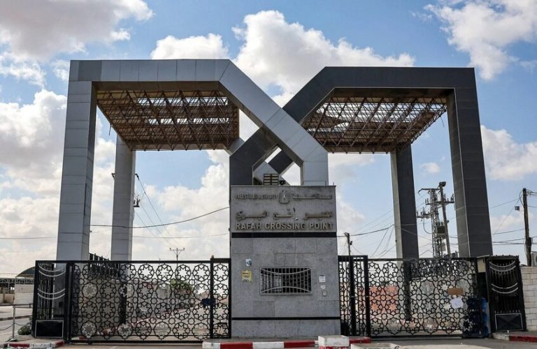 مصر تستأنف تدفق المساعدات إلى غزة عبر معبر رفح