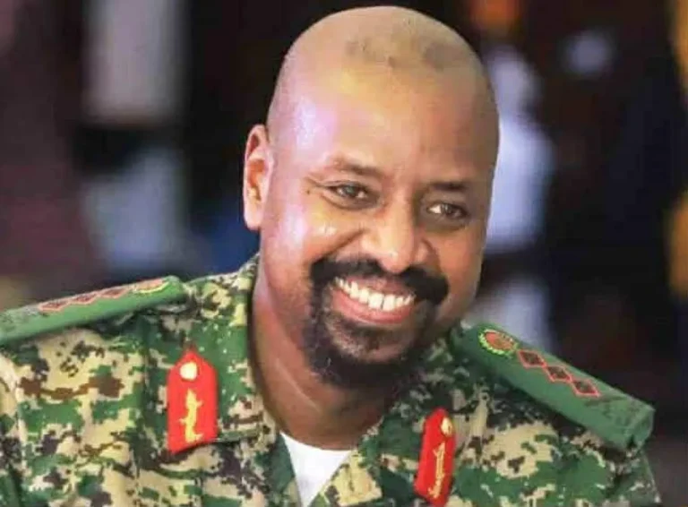 نجل رئيس أوغندا يهدد ايران بدخول الحرب لجانب اسرائيل