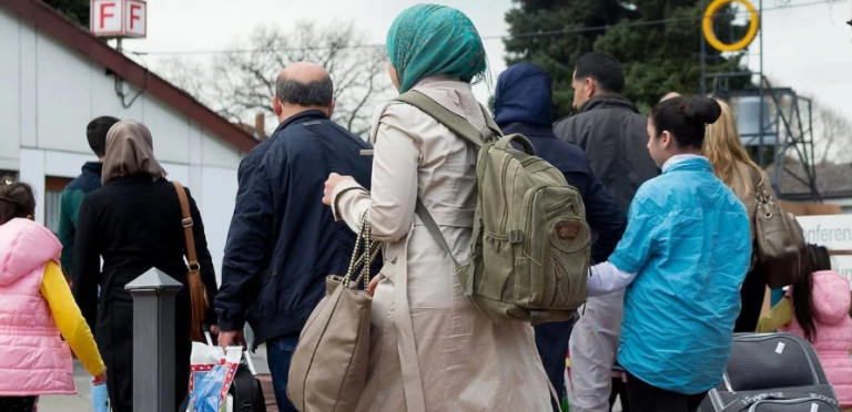 صعود اليمين المتطرف في أوروبا يفرض تشديد سياسات اللجوء والهجرة