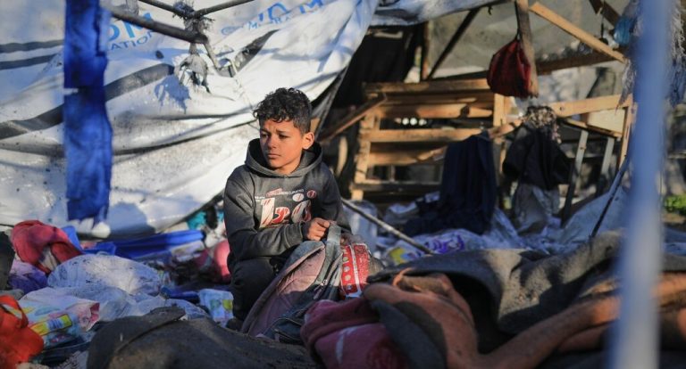 العدوان الإسرائيلي يواصل حصد أرواح المدنيين والصحفيين في قطاع غزة ولبنان