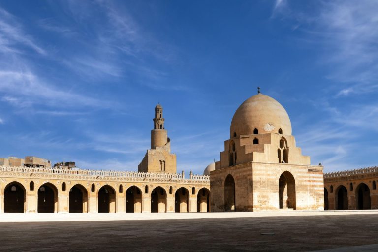 مسجد أحمد بن طولون بالقاهرة.. تحفة معمارية «لا تحترق ولا تغرق»