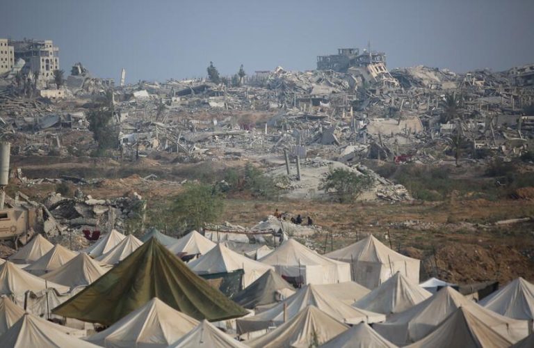 ملامح المرحلة الانتقالية وإستراتيجية نزع سلاح الفصائل الفلسطينية لضمان مستقبل إعادة إعمار قطاع غزة