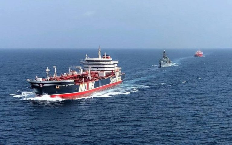 سفينة تركية تعبر مضيق هرمز بإذن إيراني