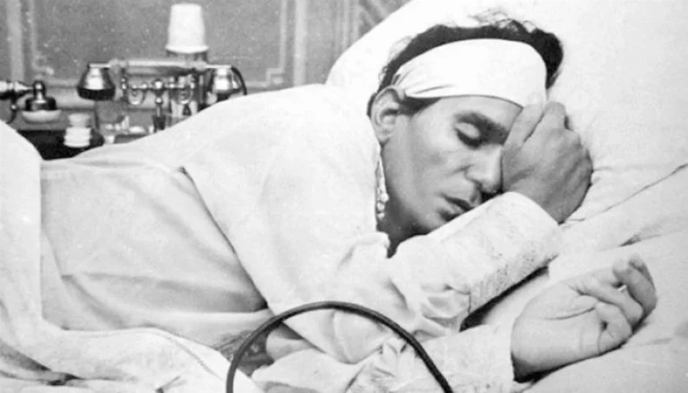 زى النهاردة.. مصر تودع العندليب عبدالحليم حافظ ملفوفا بعلمها