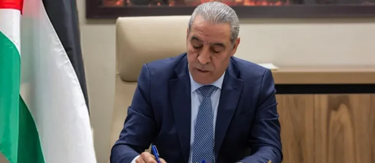 حسين الشيخ يبحث مع مدير المخابرات المصرية تطورات المنطقة في ظل الحرب على إيران