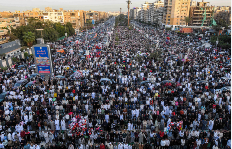 أزمة تنظيم الساحات وتصاعد الجدل حول إدارة الحشود في صلاة العيد بمصر