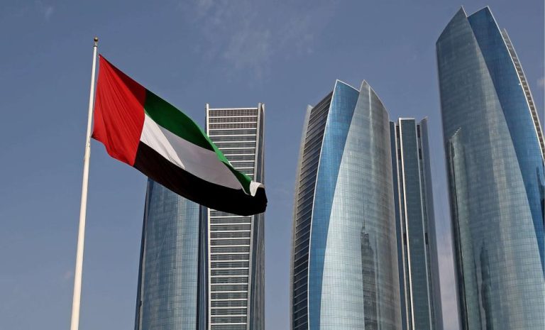 الإمارات تنفى استهداف منشأة إيرانية لتحلية المياه