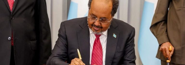 صراع الصلاحيات والمصير الدستوري يشعل المشهد السياسي في الدولة الصومالية الفيدرالية