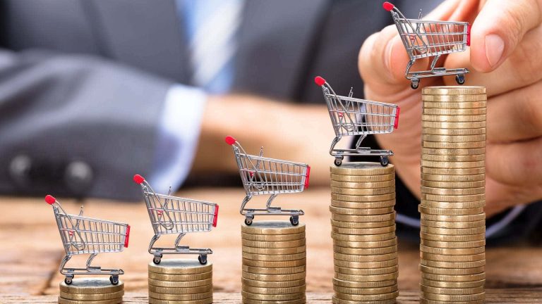 توقعات بتصاعد أزمة التضخم العالمي وتأثيراتها الواسعة على حركة التجارة في الأسواق المصرية