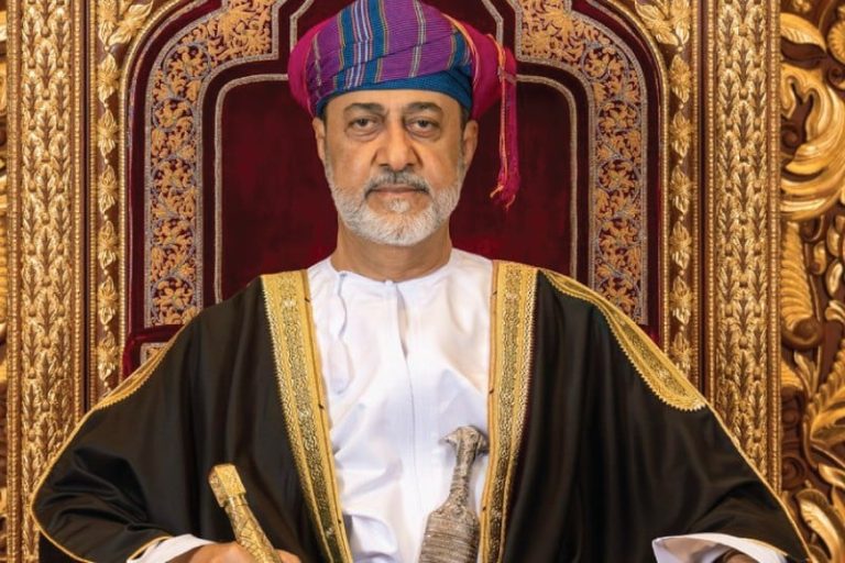 سلطان عُمان هيثم بن طارق يهنئ مجتبى خامنئي