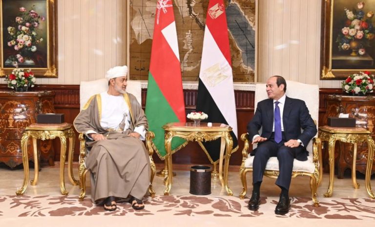 سلطان عُمان والسيسي يبحثان دعم الاستقرار في المنطقة